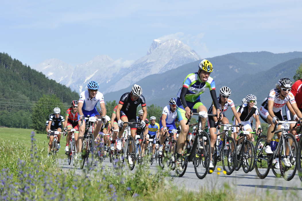 An der „Schwalbe TOUR Transalp“ nehmen bis zu 1.200 Mountainbiker teil